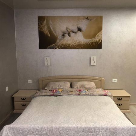 Apartments Апартамент Рабочая 81, Кирова Kirova ドニプロペトロウシク エクステリア 写真