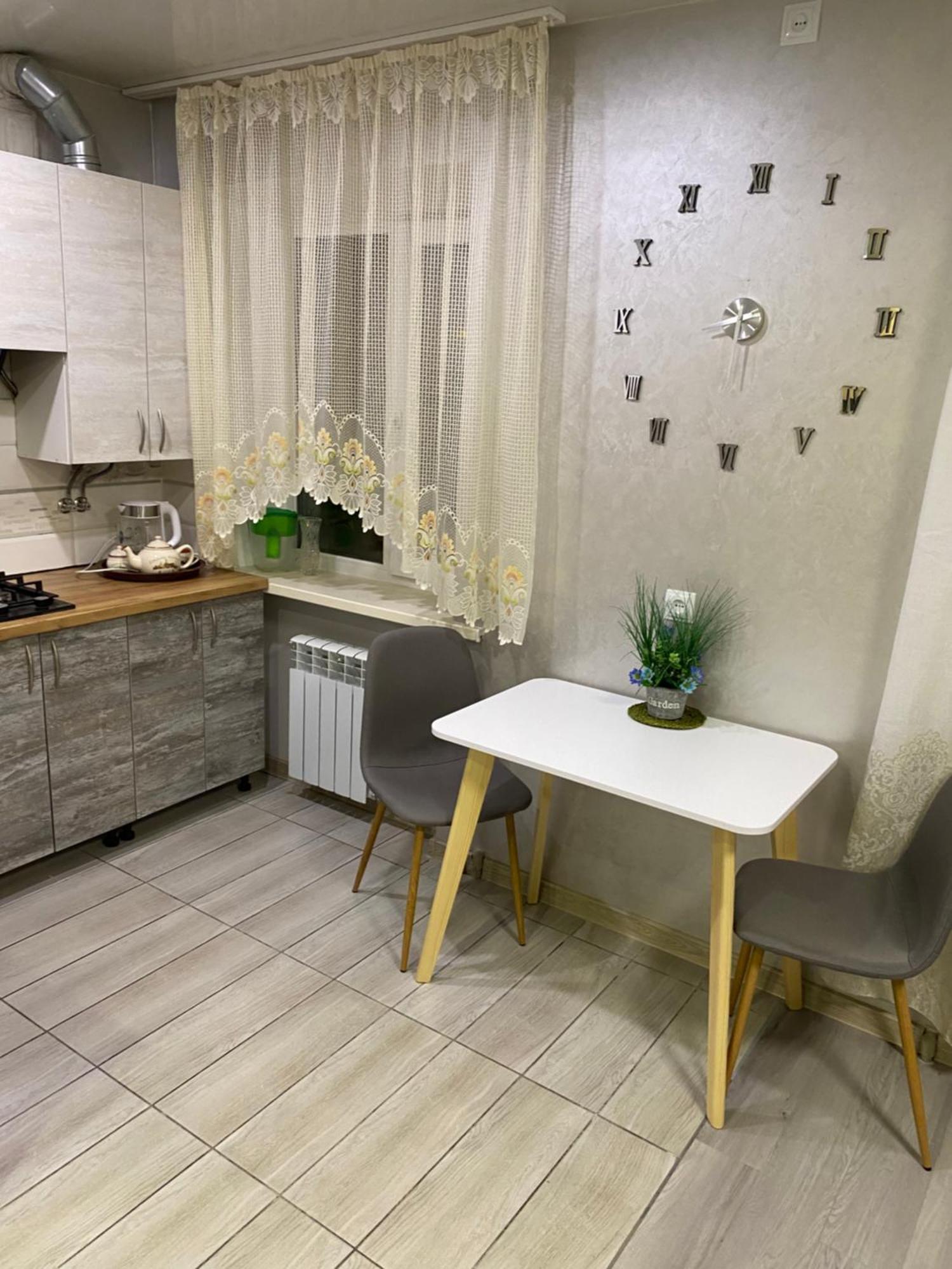 Apartments Апартамент Рабочая 81, Кирова Kirova ドニプロペトロウシク エクステリア 写真
